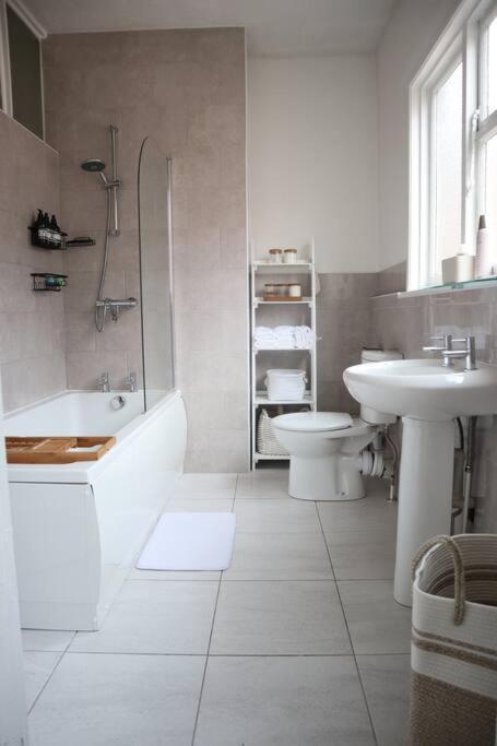 Spacious 1 Bedroom Apartment Leicester Exteriör bild